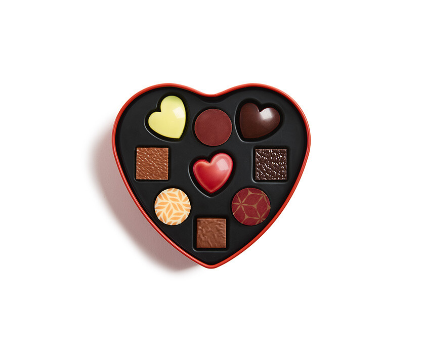 Heart box with 9 chocolates 